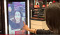 Màn hình cảm ứng kỹ thuật số Cửa hàng tương tác hiển thị video quảng cáo cho mua sắm